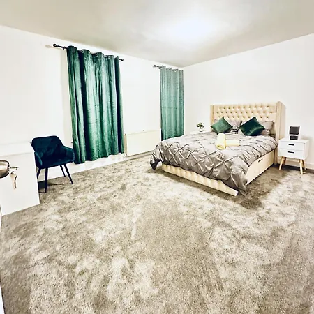 Spacious Leeds Terrace House With 5 Bedrooms * Leeds (West Yorkshire)